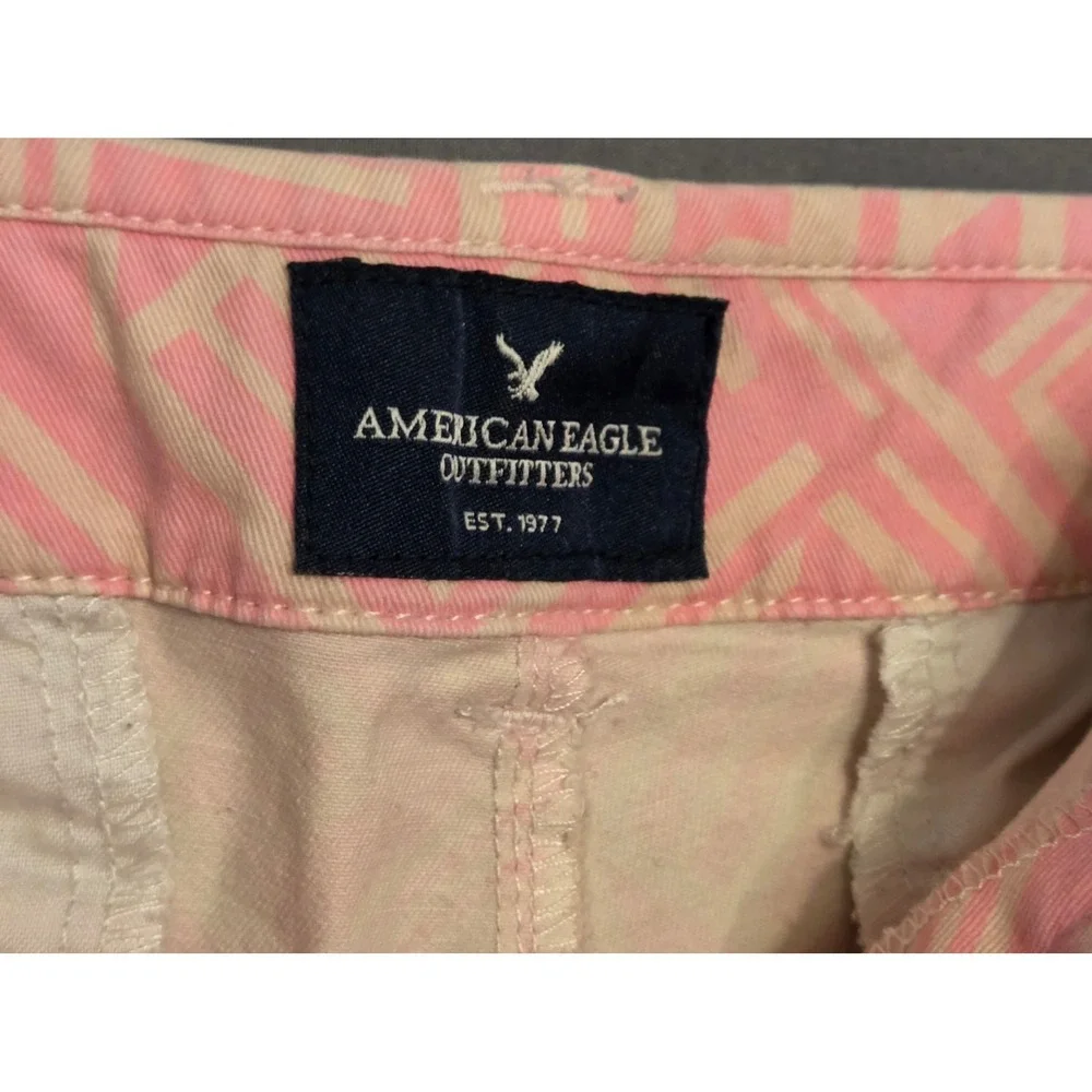 American Eagle Midi Stretch Shorts‎ Women's Size 12 Pink White Aztec